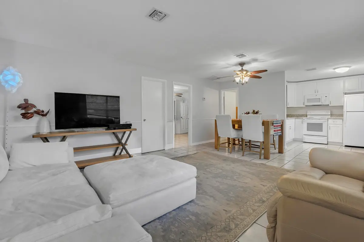 06 Living room 01 at 512 Holly Drive 1, Palm Beach Gardens