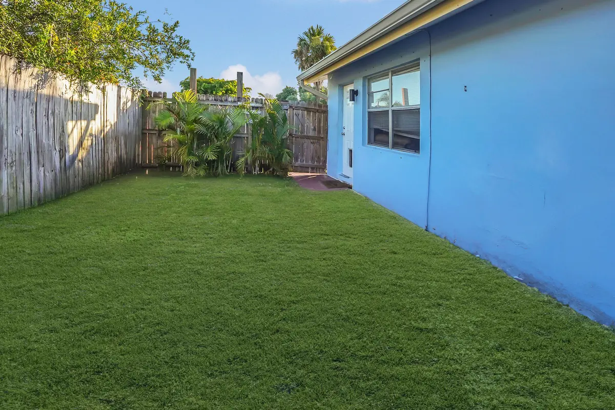 18 Rear 02 at 512 Holly Drive 1, Palm Beach Gardens