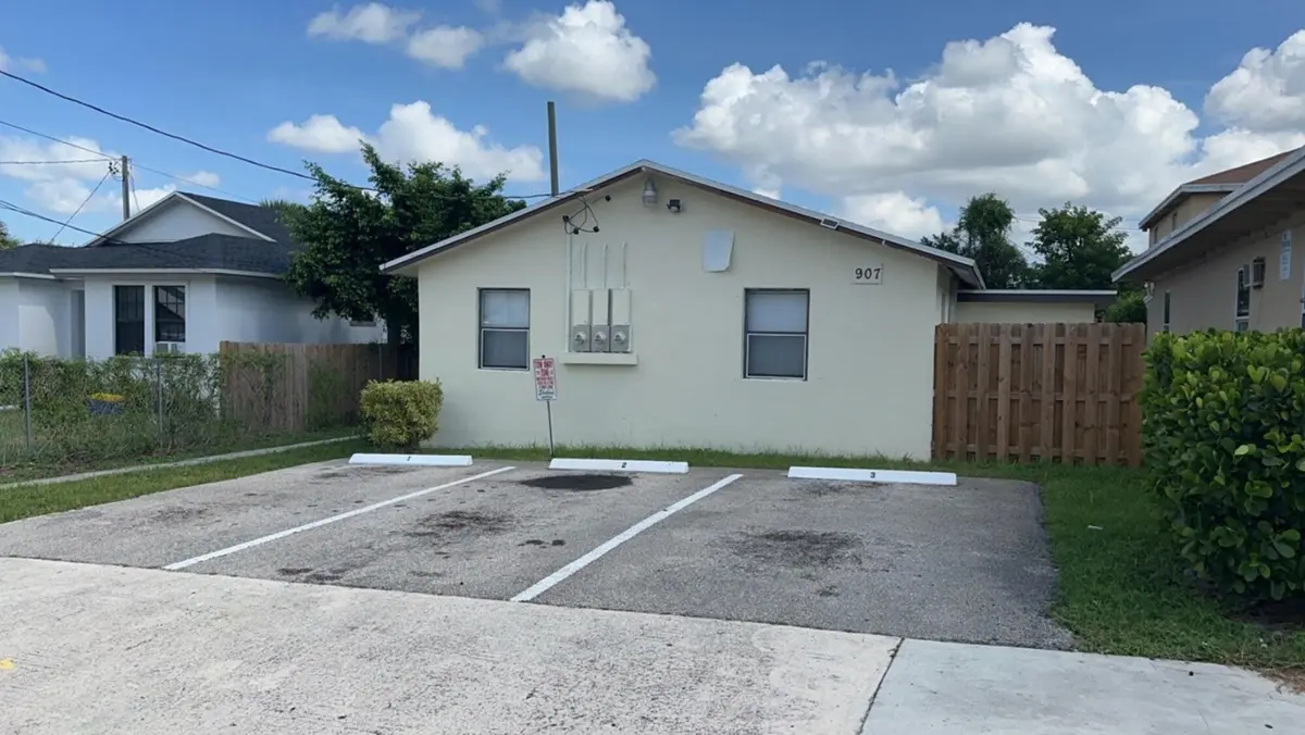 Front at 907 8th Street, West Palm Beach