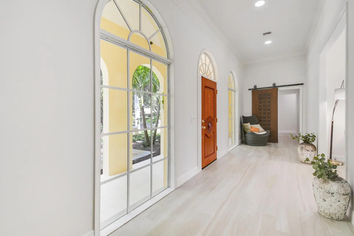Foyer 2 at 18444 SE Heritage Drive, Tequesta