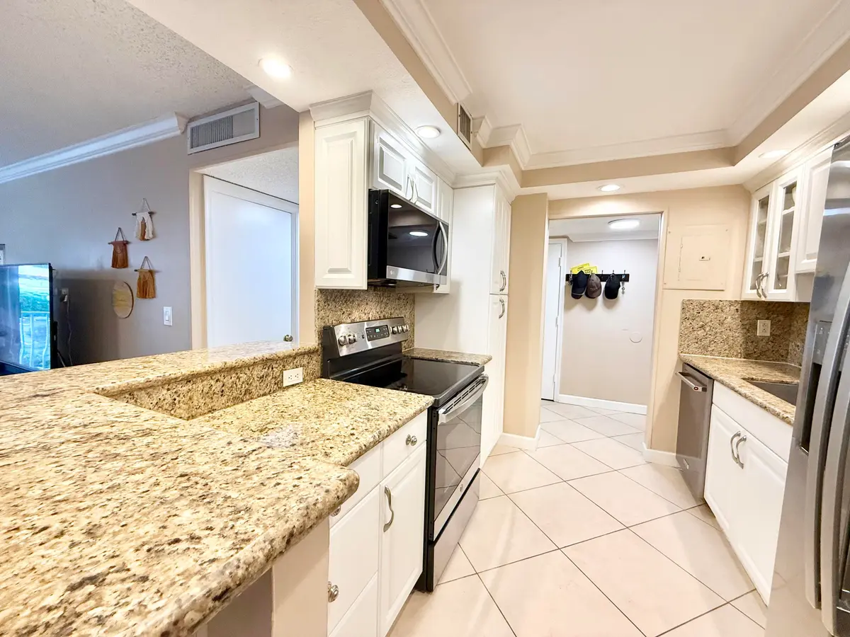 Granite Countertops at 950 Ponce De Leon Road 104, Boca Raton
