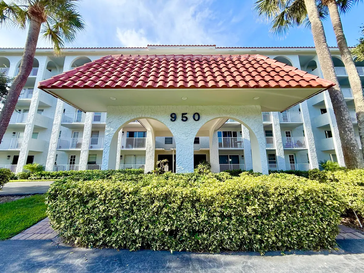 Tierra Del Mar at 950 Ponce De Leon Road 104, Boca Raton