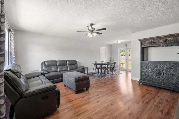 large (21) at 2456 SE Melaleuca Boulevard, Port St. Lucie
