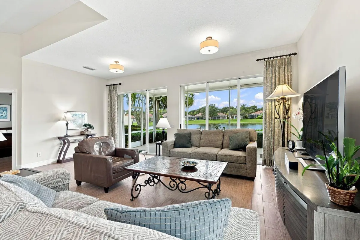 508-19 at 508 E Tall Oaks Drive, Palm Beach Gardens