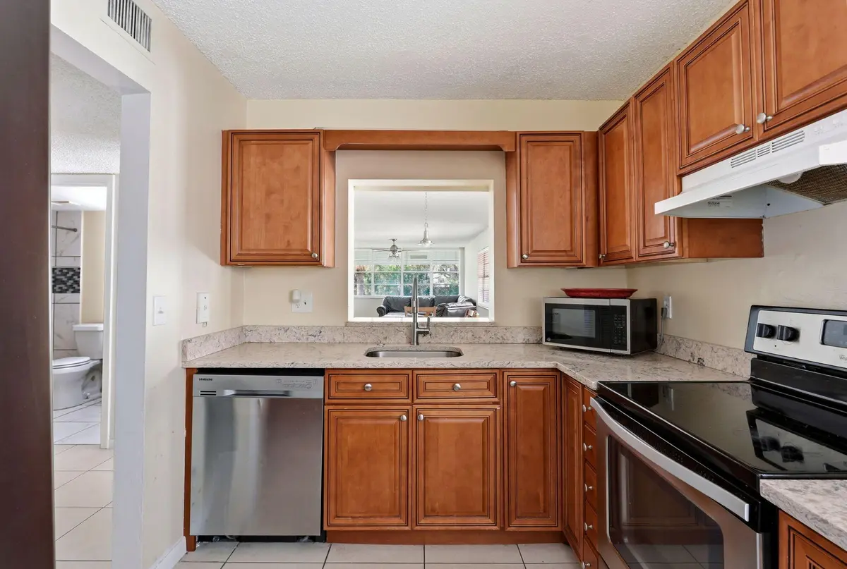 7-web-or-mls-008_0E2A2425 at 2825 SW 22nd Avenue 201, Delray Beach