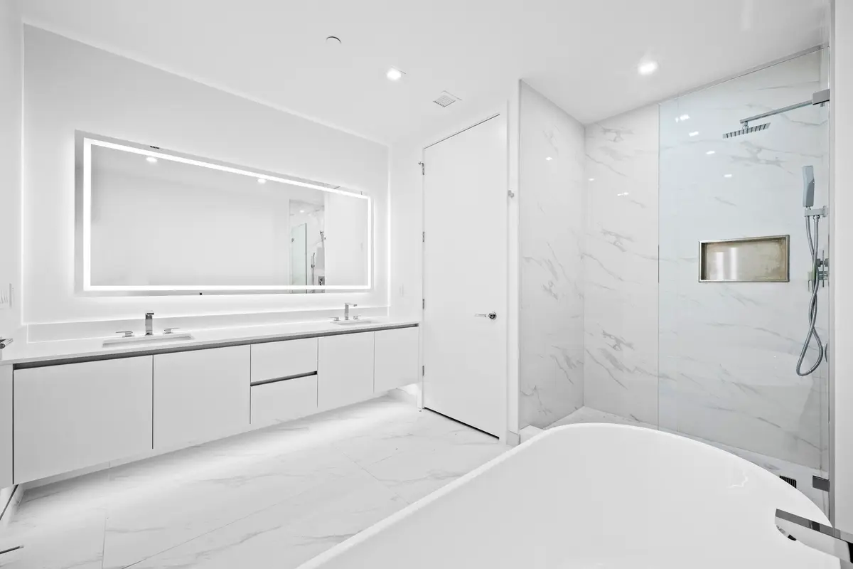 LUX_7994 at 220 Lake Shore Drive 1608, Lake Park