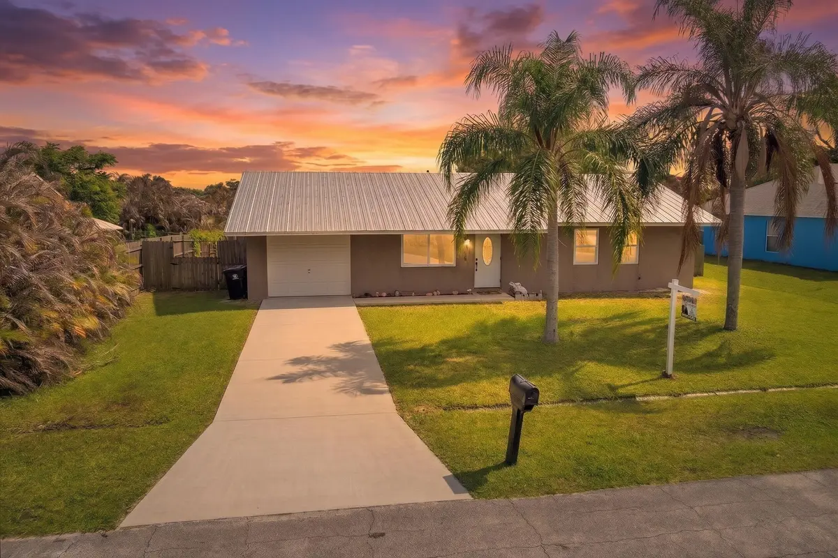 Home Sweet Home at 956 SE Browning Avenue, Port St. Lucie