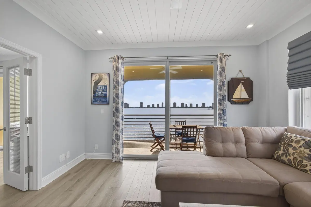 Living at 105 Paradise Harbour Boulevard 501, North Palm Beach