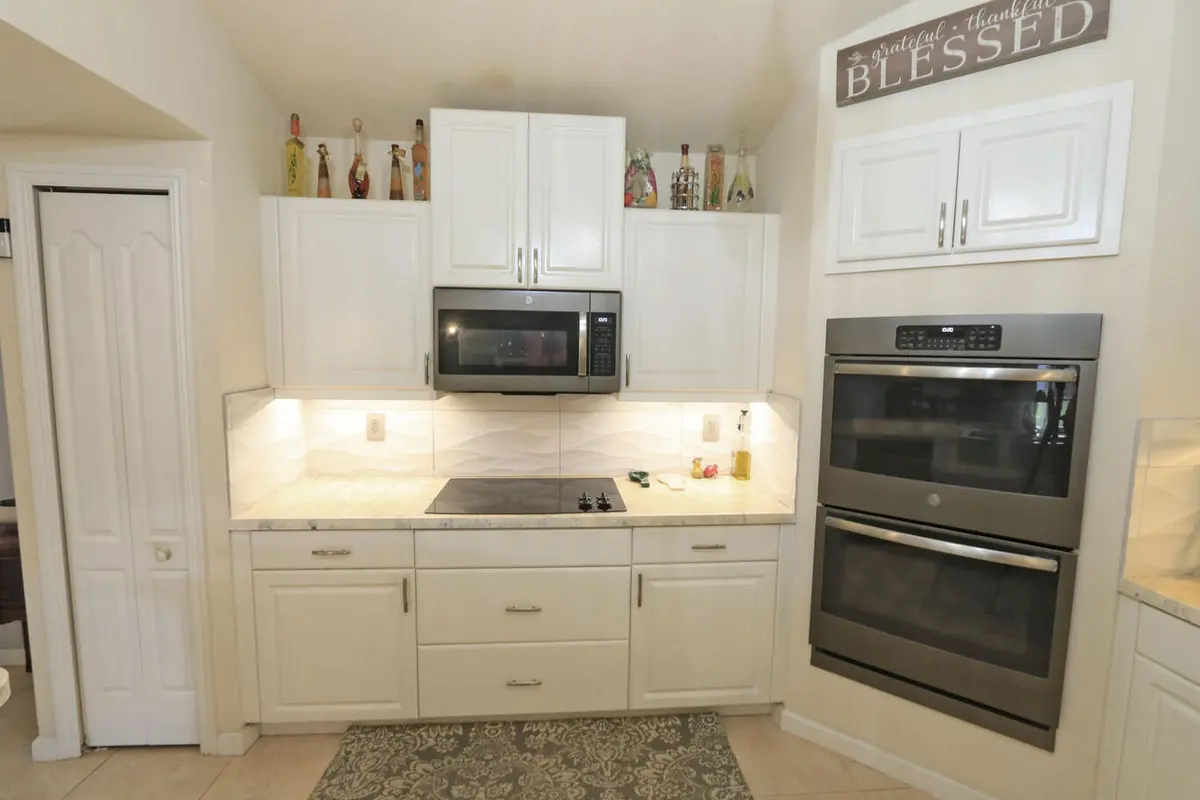 ELECTRIC COOKTOP DOUBLE OVENS at 5822 NW Bates Avenue, Port St. Lucie