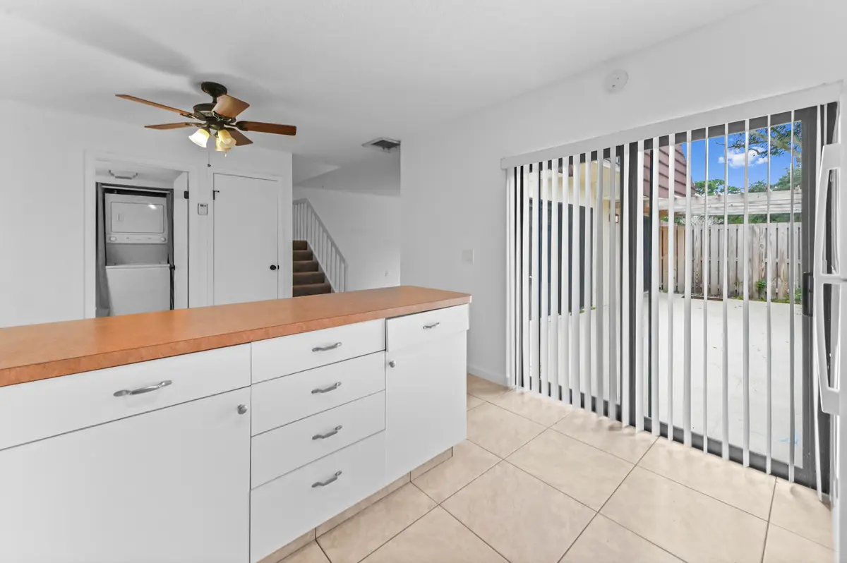 10 Kitchen 02 at 2523 25th Lane, Palm Beach Gardens