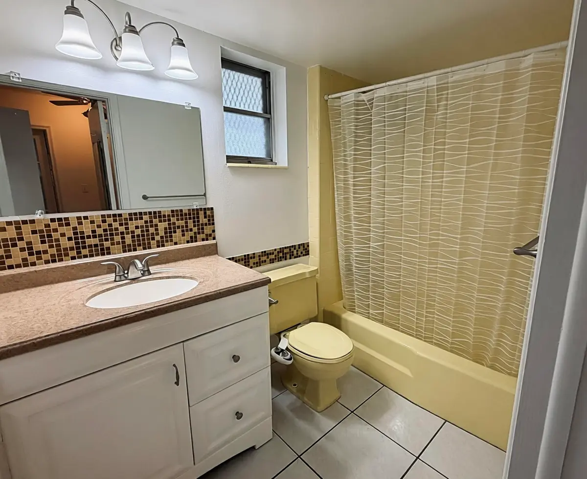 Bathroom at 899 SE 2ND Avenue 207, Deerfield Beach