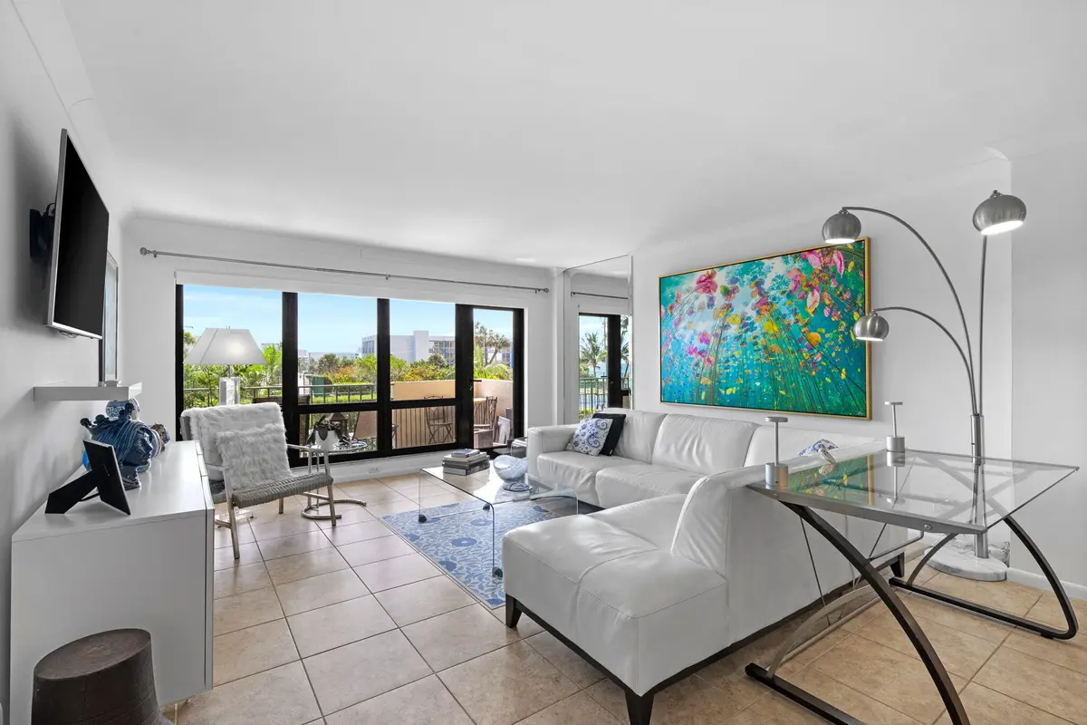 9-web-or-mls-A7R09842 at 4900 N Ocean Boulevard, Lauderdale-By-The-Sea