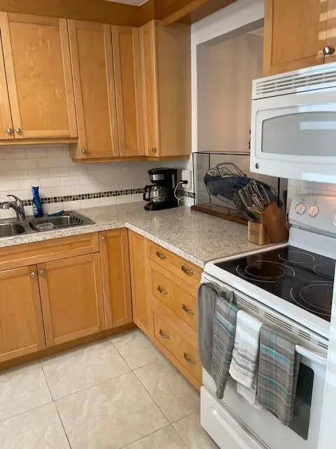 Kitchen at 307 LAKE EVELYN Drive, West Palm Beach