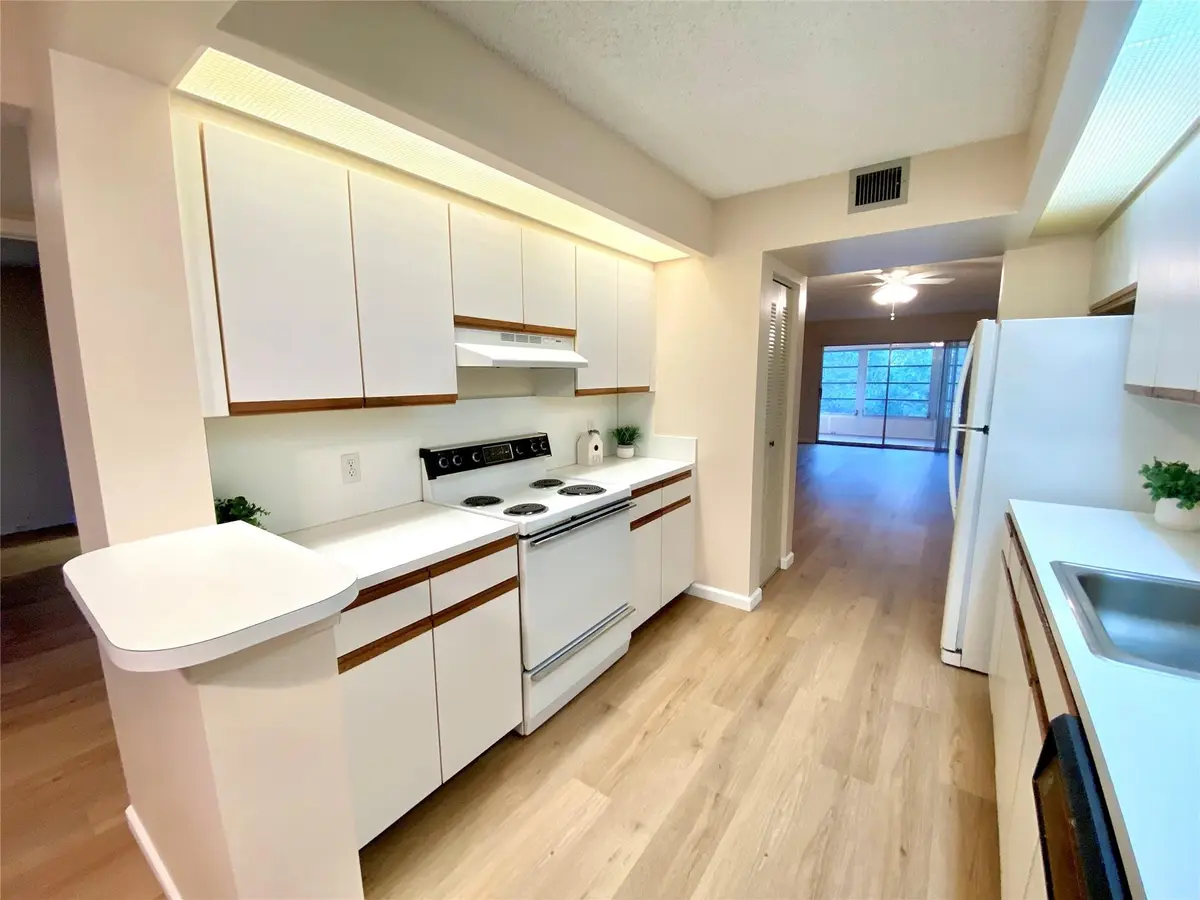 Photo 4 at 1000 SW 128TH Terrace 411V, Pembroke Pines