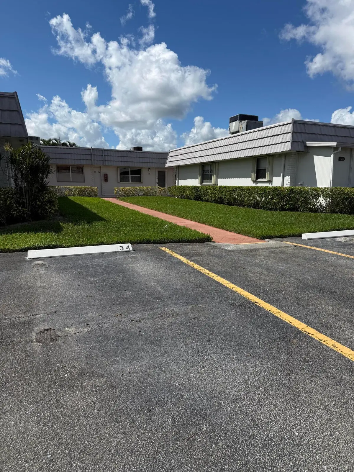 Front-CloseParking at 34 Valencia B, Delray Beach