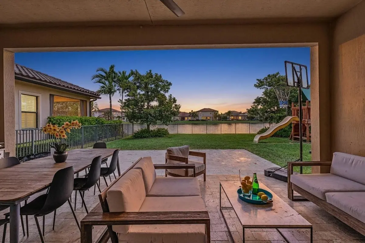 Twi 2 at 12143 S Baypoint Circle, Parkland