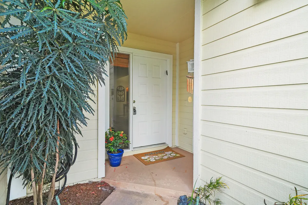 Private covered entrance at 5282 Sapphire Valley, Boca Raton