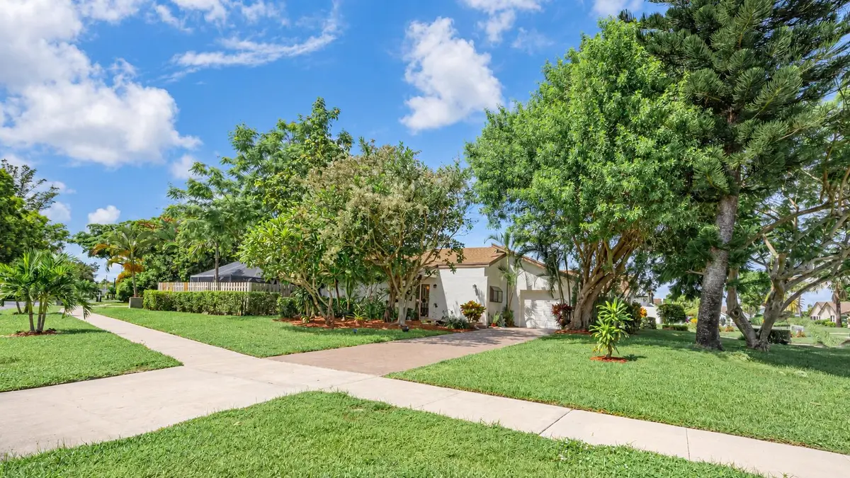 980 corner lot at 980 Rainberry Lake Drive, Delray Beach