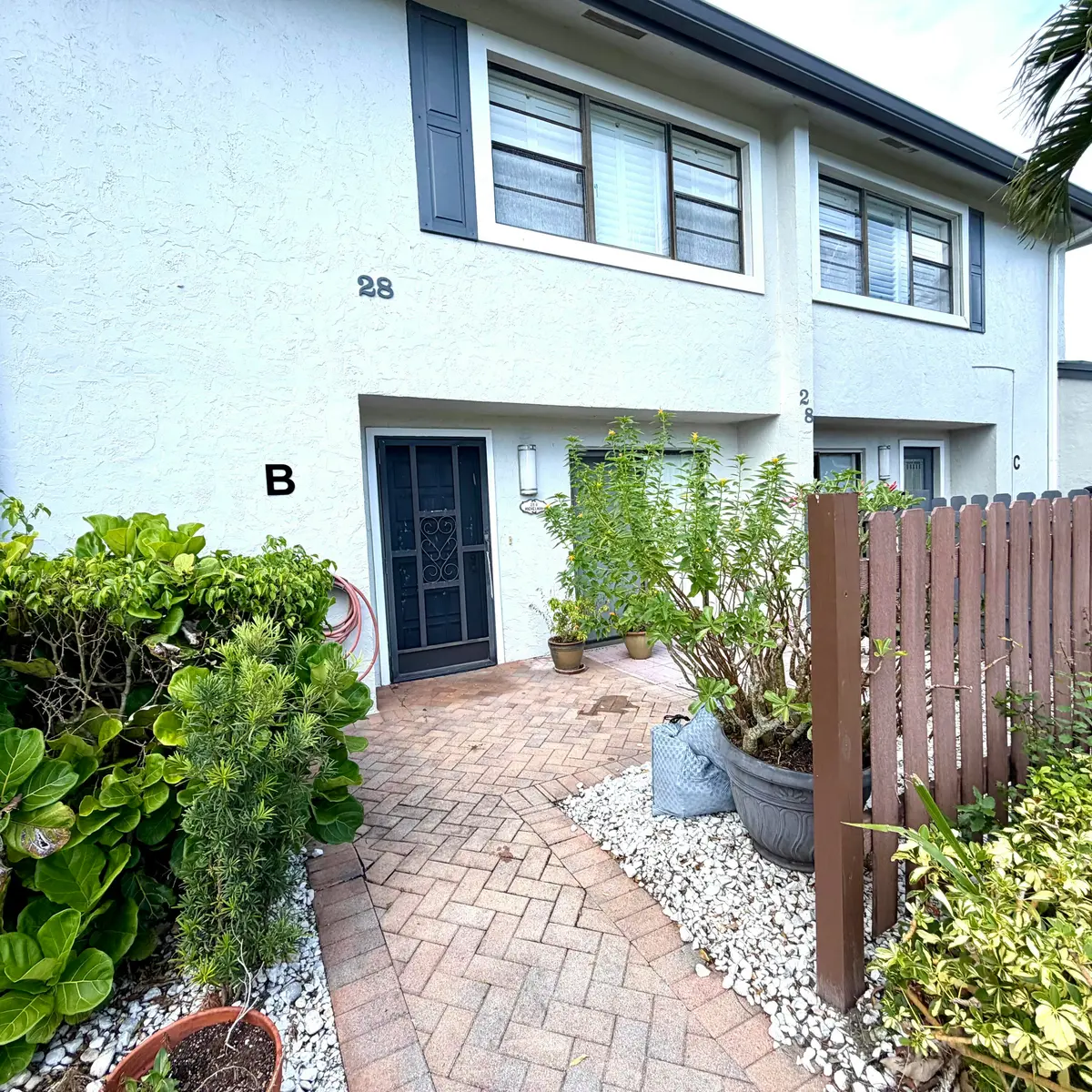 Front at 28 SOUTHPORT Lane B, Boynton Beach