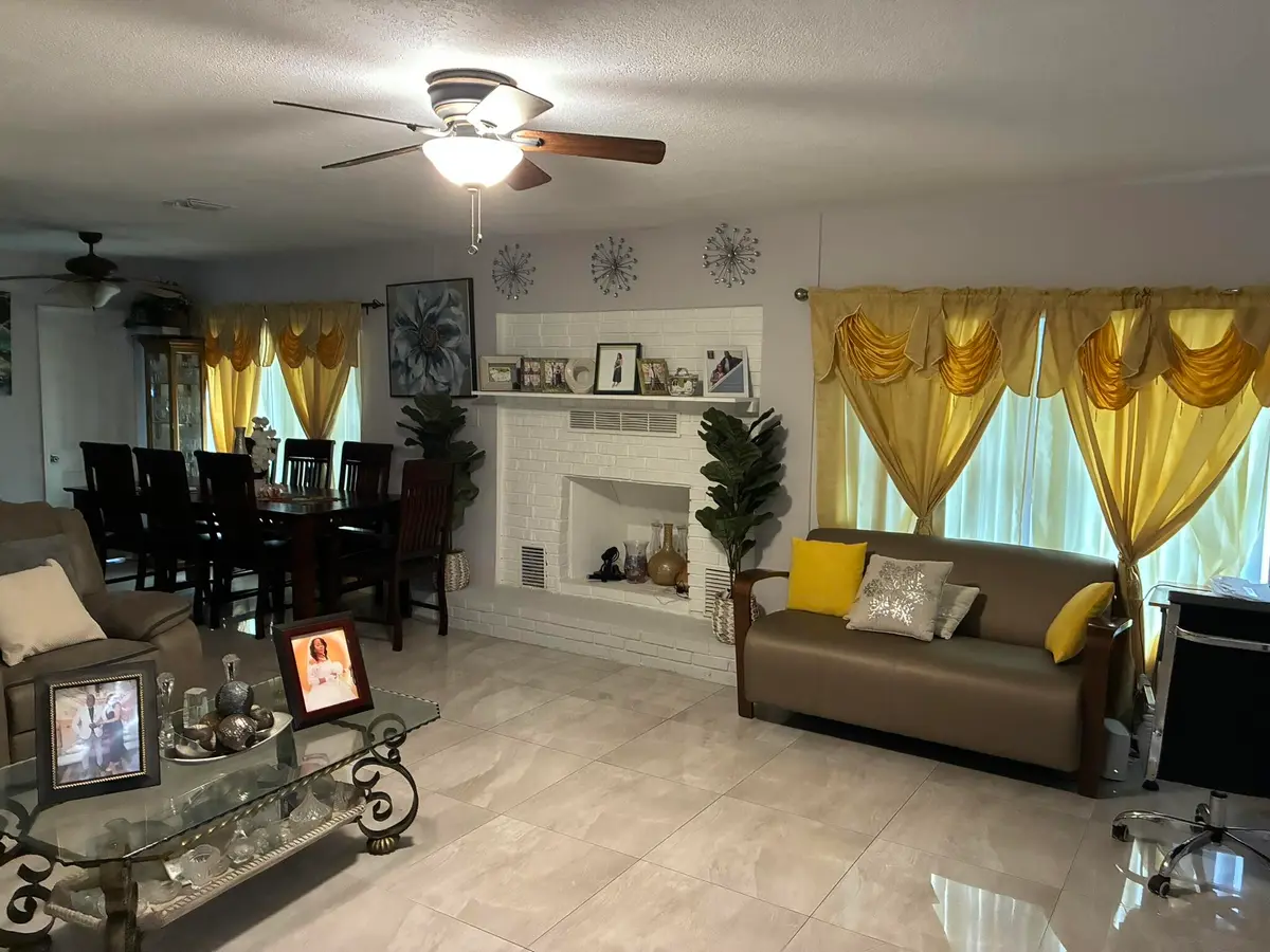 ceant living at 3307 AUBURN Boulevard, Fort Lauderdale