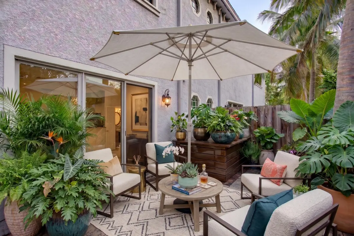 Virtually staged at 11 NE 20th Avenue, Pompano Beach