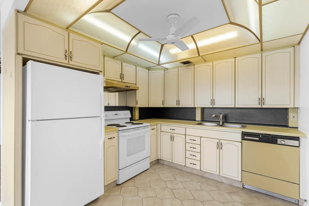 R6II8040 at 4062 OAKRIDGE F 4062, Deerfield Beach