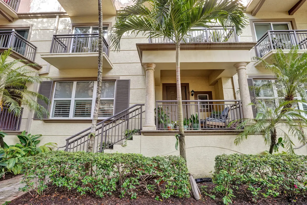 DSC01252 at 2633 NE 14th Avenue 103, Wilton Manors