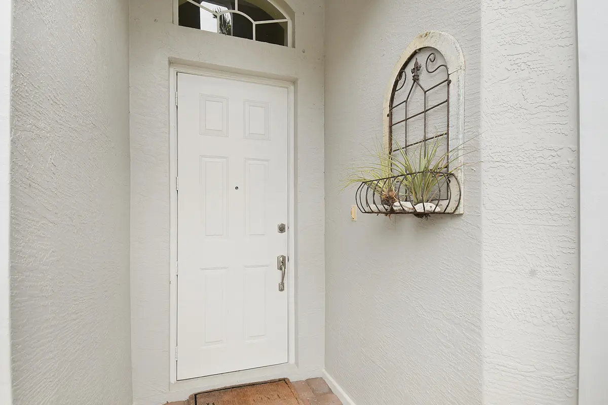 Let's go have a look at 7085 SE Cricket Court, Stuart