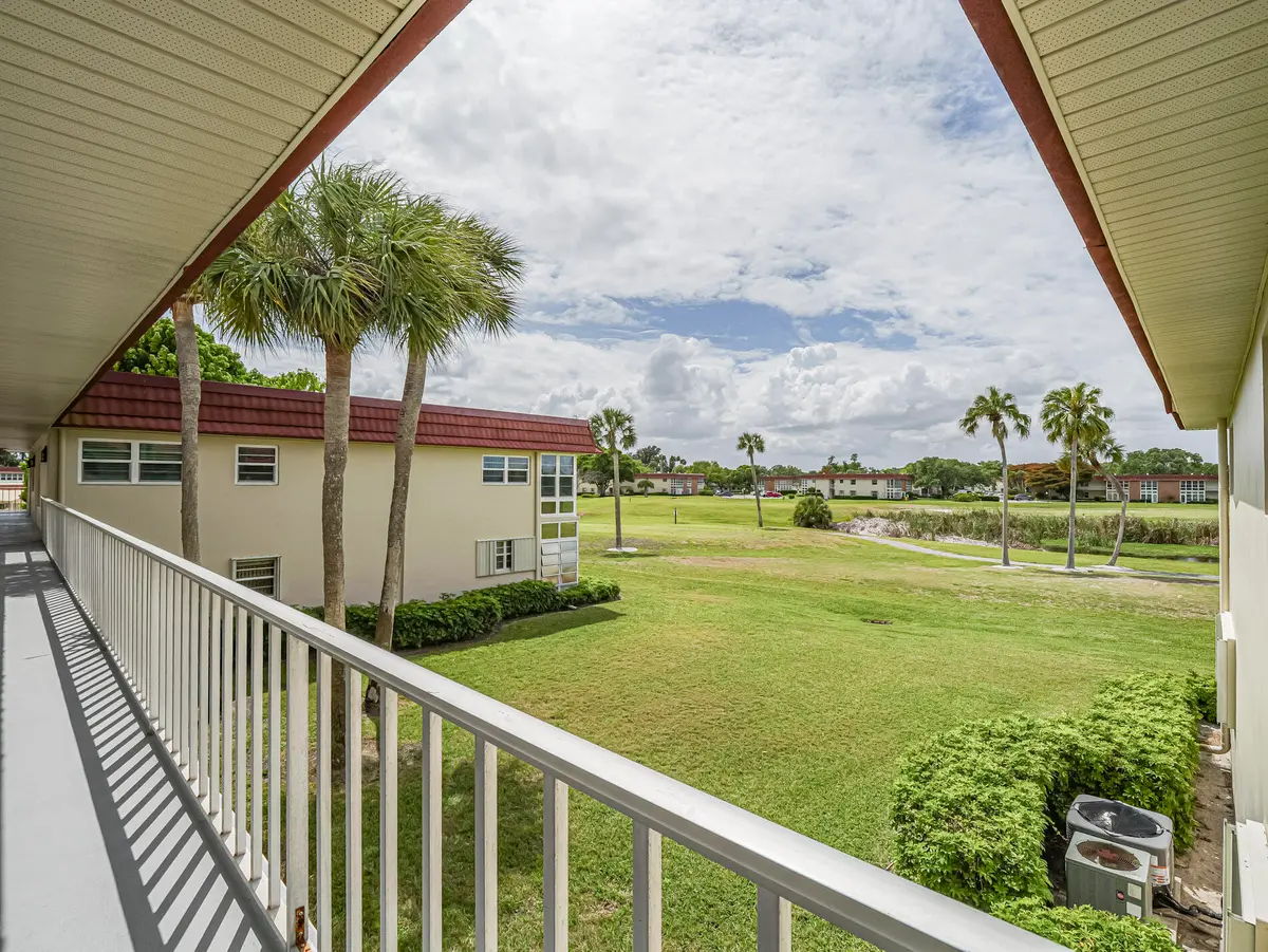 27 Pine Arbor Lane 205, Vero Beach, FL – photo 2