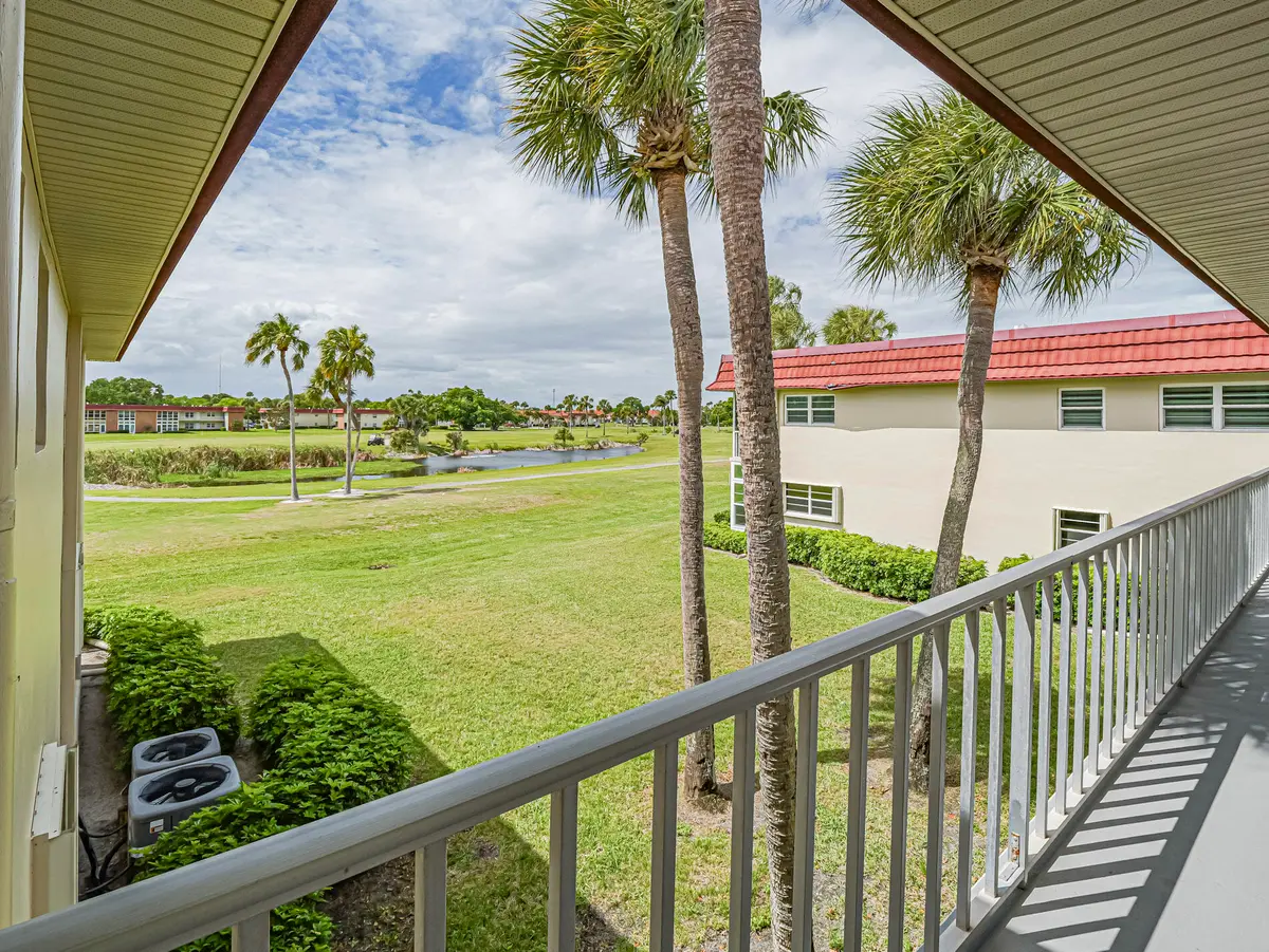 27 Pine Arbor Lane 205, Vero Beach, FL – photo 3