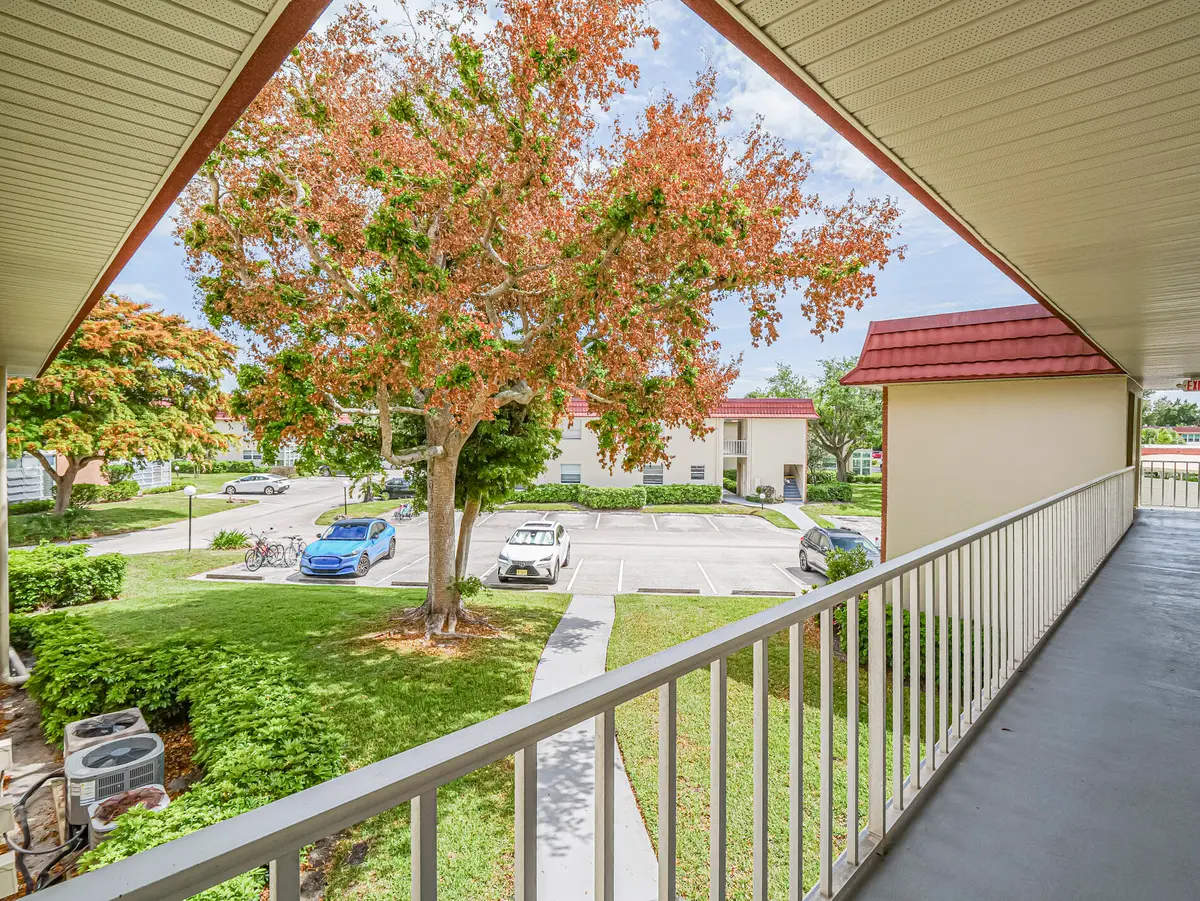 27 Pine Arbor Lane 205, Vero Beach, FL – photo 4