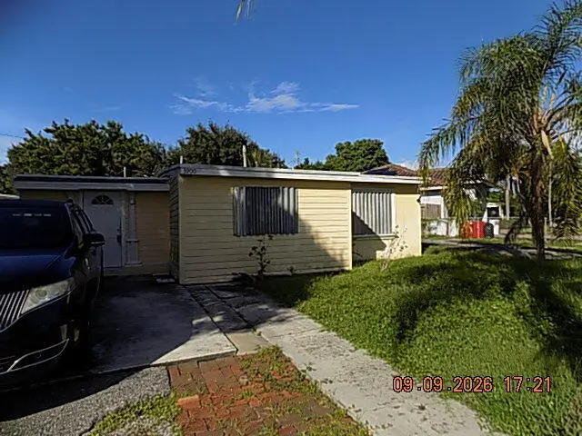DSCN0487 at 3900 Orange Street, Lantana