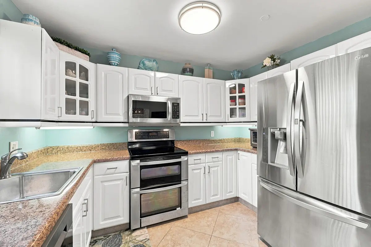 04_kitchen at 2870 NE 14TH ST Causeway 208C, Pompano Beach