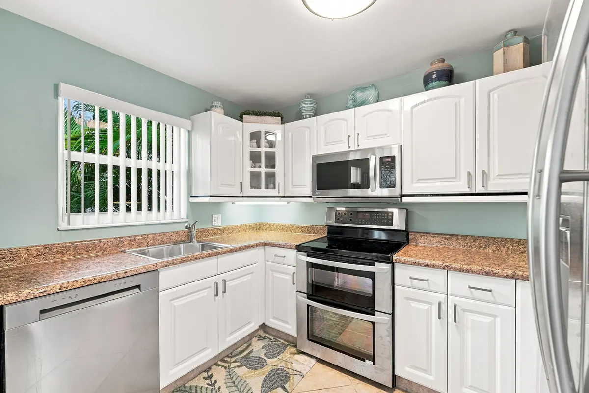 05_kitchen at 2870 NE 14TH ST Causeway 208C, Pompano Beach