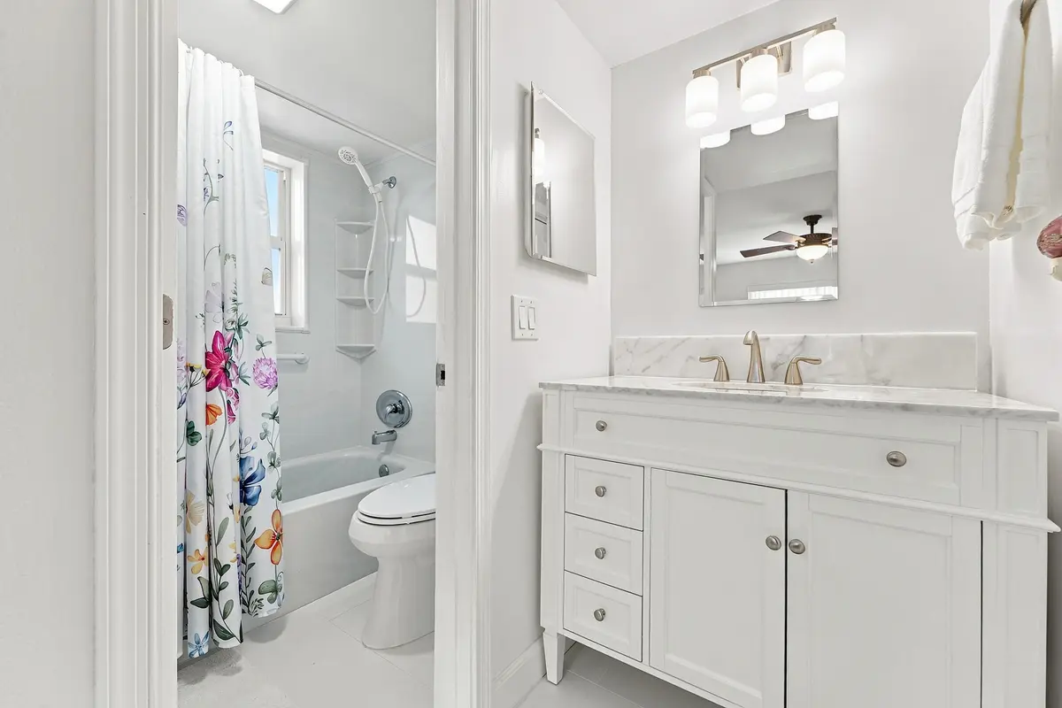 07_primary bathroom at 2870 NE 14TH ST Causeway 208C, Pompano Beach