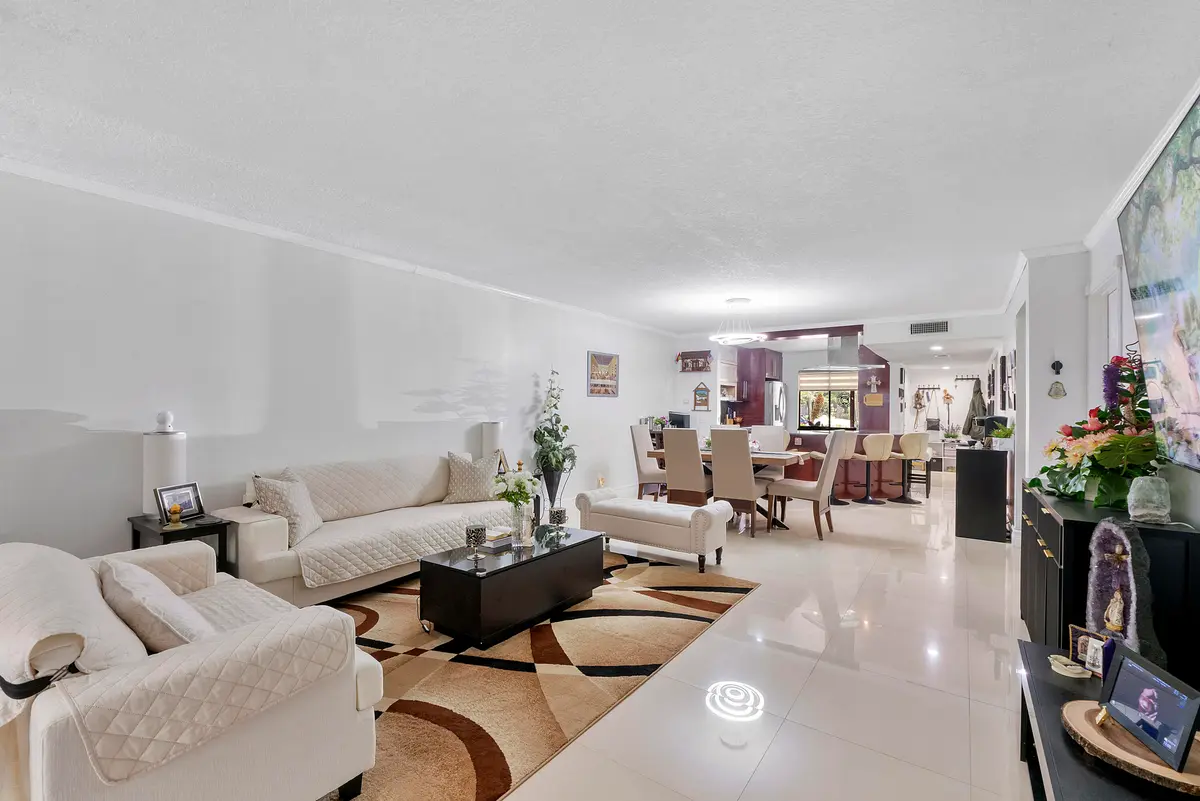 435 Lakeview Dr_033 at 435 LAKEVIEW Drive 104, Weston