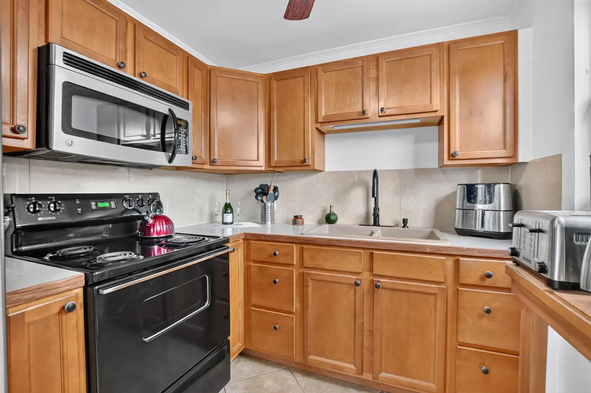14-web-or-mls-DSC_6972 at 3121 Cambridge F 3121, Deerfield Beach