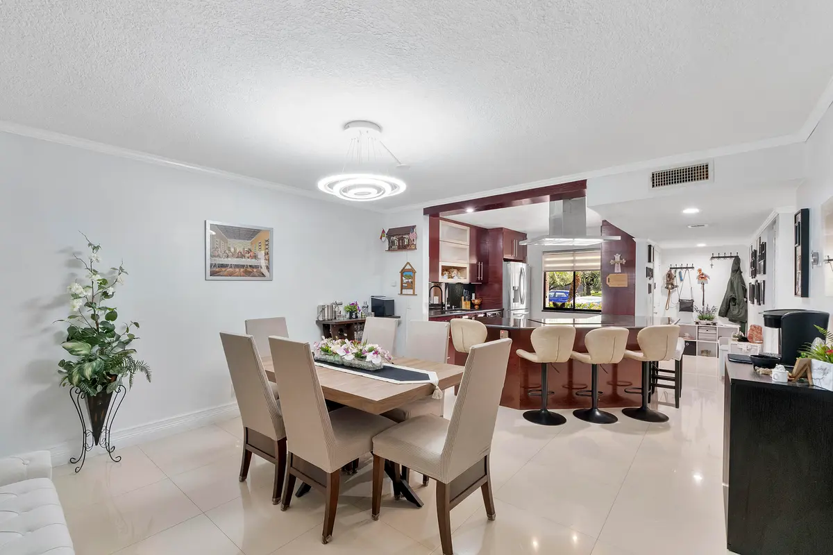 435 Lakeview Dr_029 at 435 LAKEVIEW Drive 104, Weston