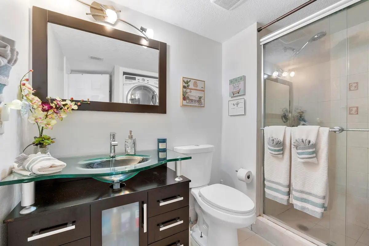 435 Lakeview Dr_022 at 435 LAKEVIEW Drive 104, Weston