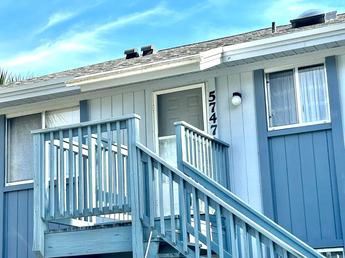 front at 5747 Deer Run Drive 1L, Fort Pierce