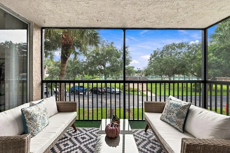 5260 T at 5260 NW 2nd Avenue Unit 204, Boca Raton