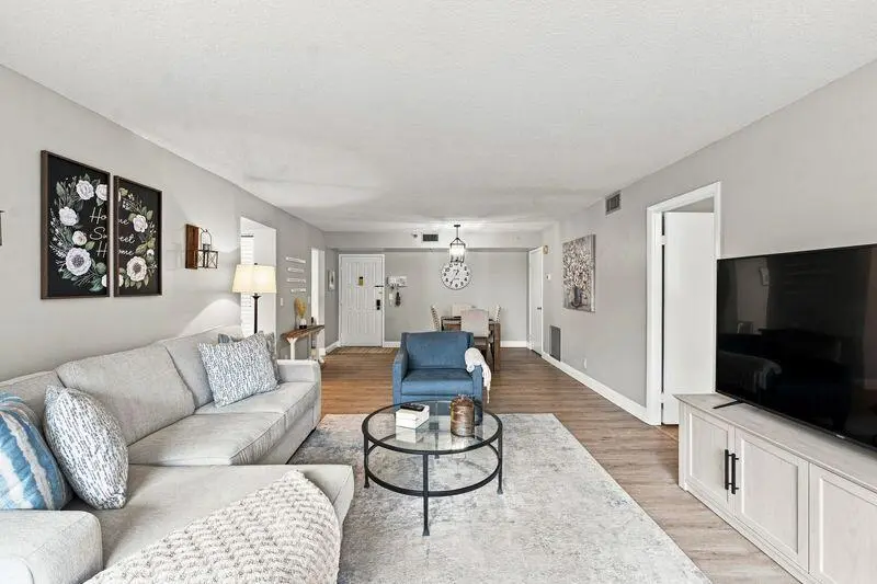 5260 S at 5260 NW 2nd Avenue Unit 204, Boca Raton