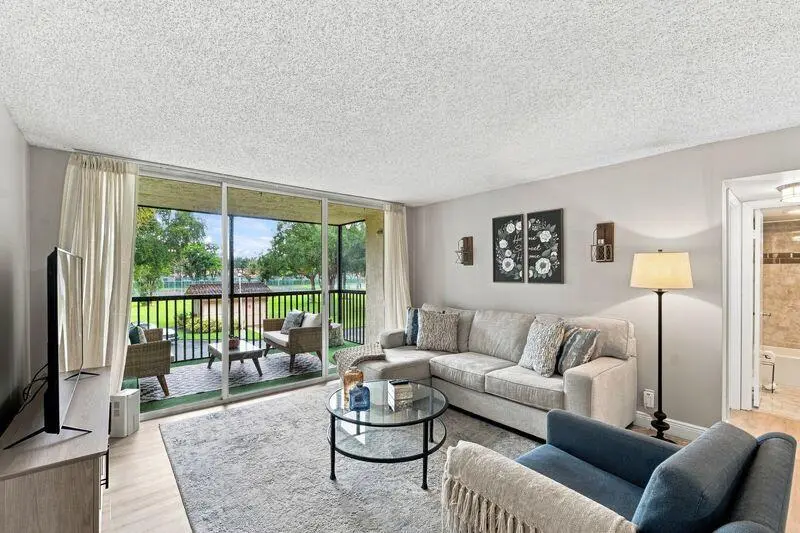 5260 R at 5260 NW 2nd Avenue Unit 204, Boca Raton