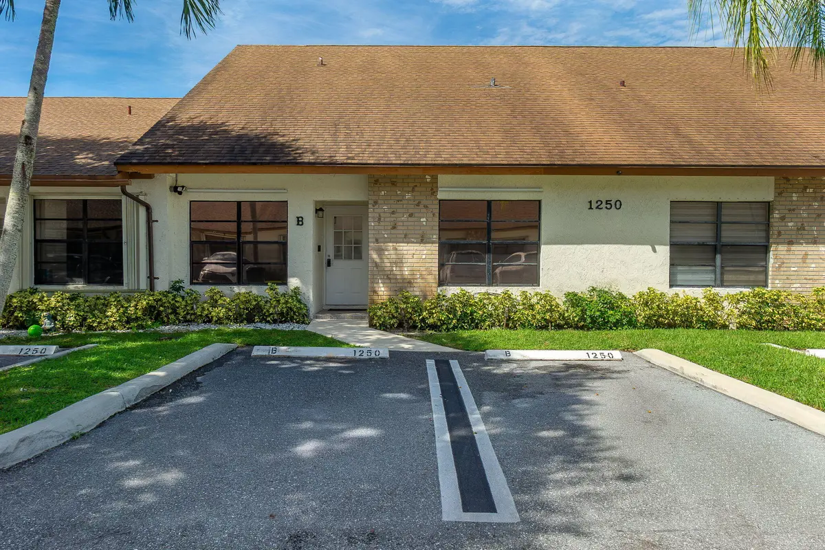 1-web-or-mls-DSC08813 at 1250 PARKSIDE GREEN Drive B, Greenacres
