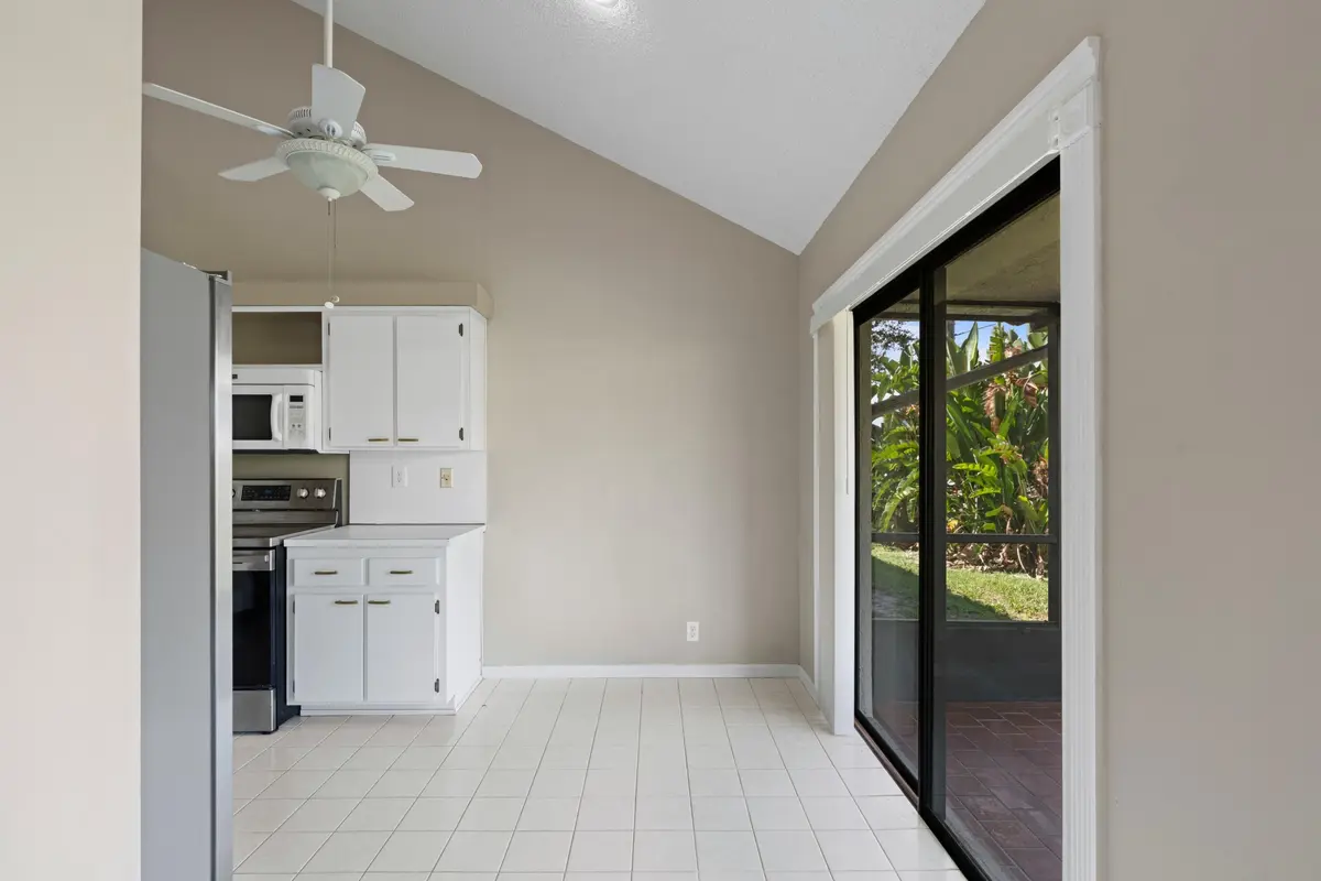 Breakfast Nook at 6850 NW 2ND Avenue 16, Boca Raton