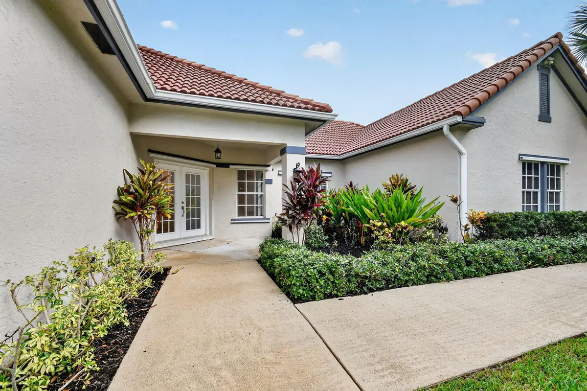 Pathway at 876 Cindy Cir Lane, Wellington