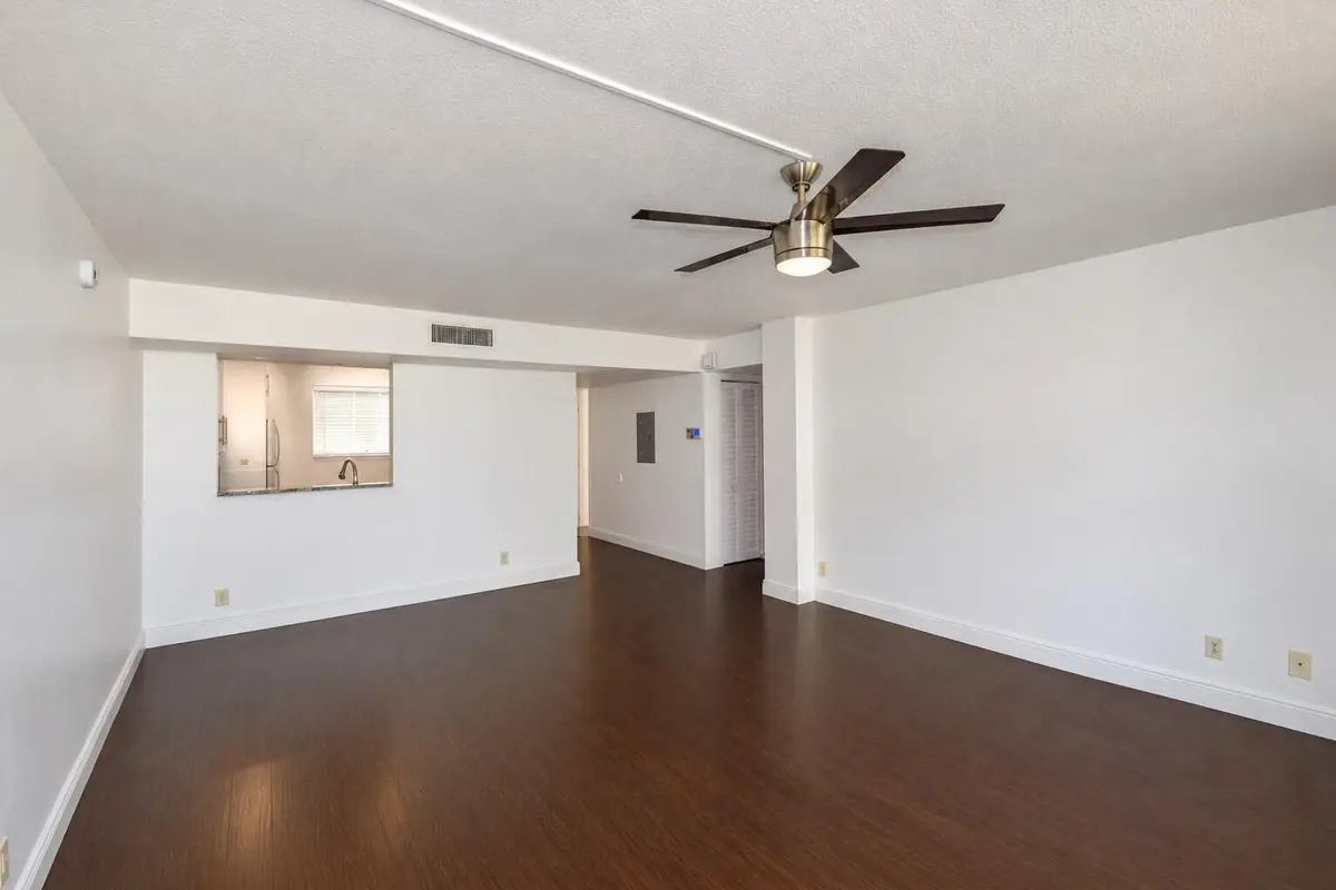5220 Las Verdes LR 2 at 5220 Las Verdes Circle 220, Delray Beach