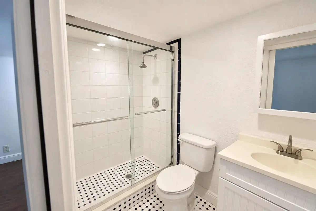 5220 Las Verdes bath 1 at 5220 Las Verdes Circle 220, Delray Beach