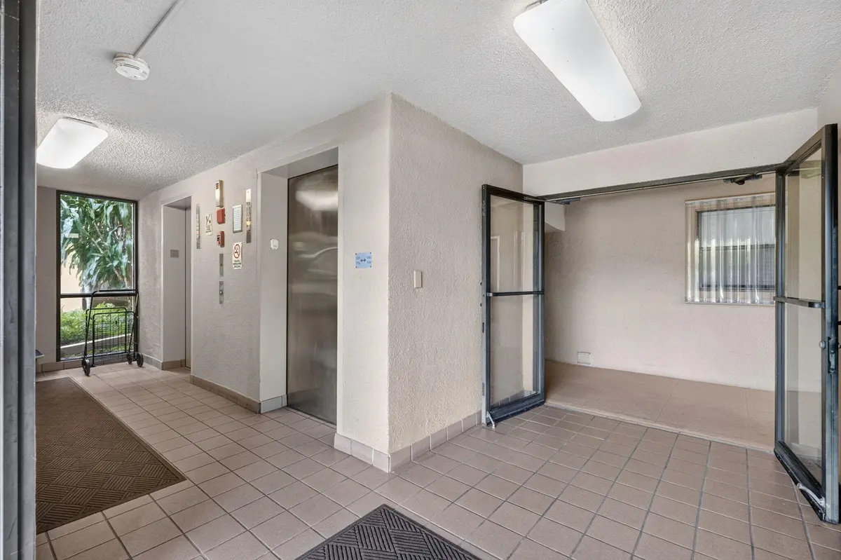 lobby at 1030 US-1 113, North Palm Beach