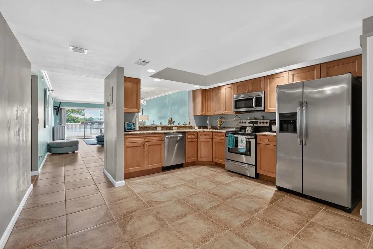 open kitchen at 1030 US-1 113, North Palm Beach